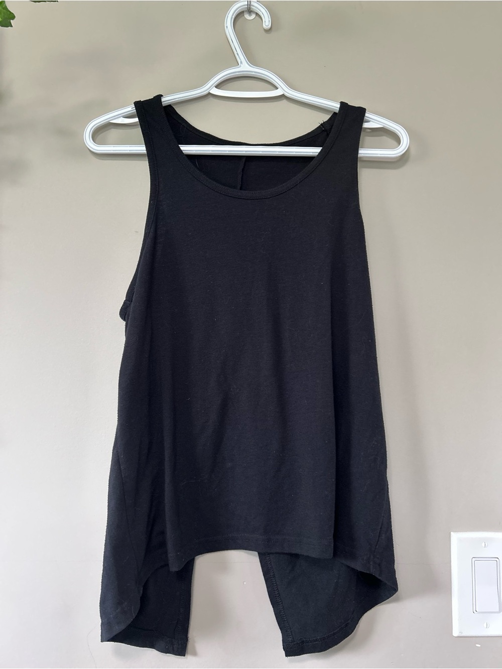 Black Women's Sleeveless High-Low Tank Top